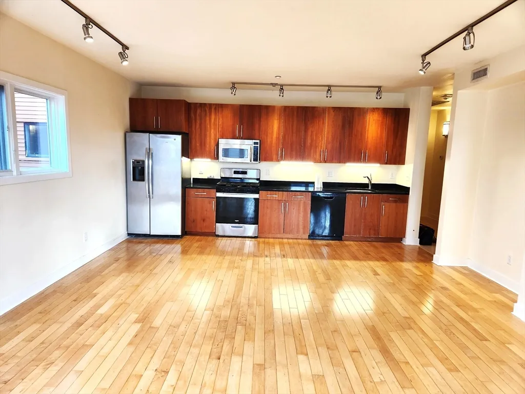 1 bed, 1 bath apartment for rent at 24 Bay State Rd Unit 11, Cambridge Highlands — photo 8 of 26