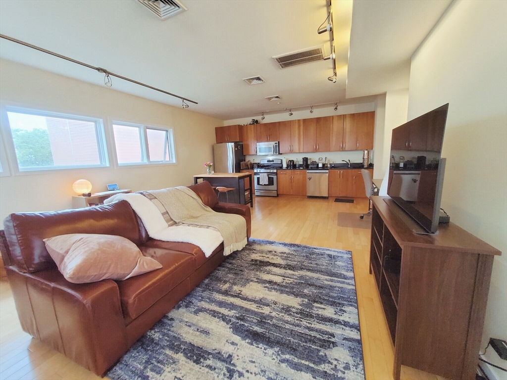 1 bed, 1 bath apartment for rent at 24 Bay State Rd Unit 23, West Cambridge — photo 1 of 13