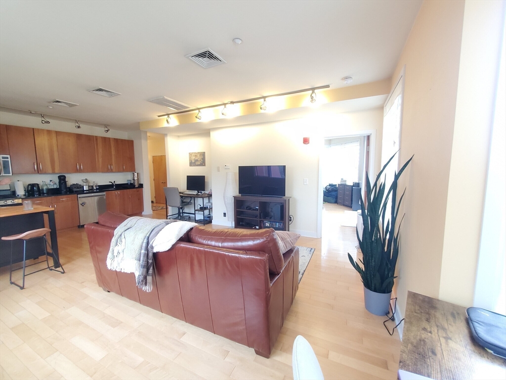 1 bed, 1 bath apartment for rent at 24 Bay State Rd Unit 23, West Cambridge — photo 3 of 13