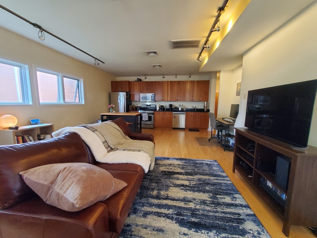 1 bed, 1 bath apartment for rent at 24 Bay State Rd Unit 23, West Cambridge — photo 4 of 13