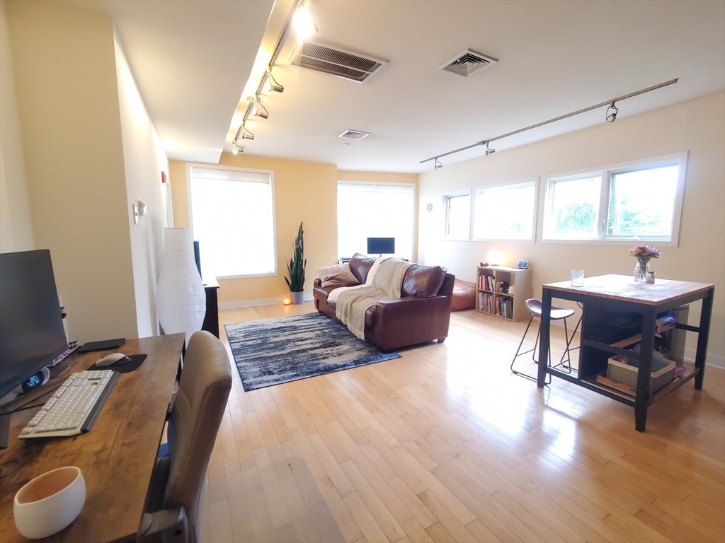 1 bed, 1 bath apartment for rent at 24 Bay State Rd Unit 23, West Cambridge — photo 12 of 13