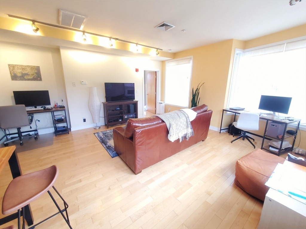 1 bed, 1 bath apartment for rent at 24 Bay State Rd Unit 23, West Cambridge — photo 11 of 13