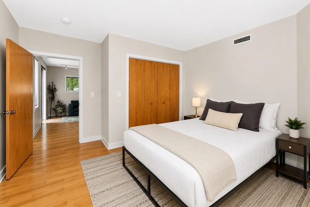 3 bed, 2 bath apartment for rent at 24 Bay State Rd Unit 5, Neighborhood Nine — photo 14 of 23