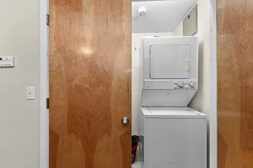 3 bed, 2 bath apartment for rent at 24 Bay State Rd Unit 5, Neighborhood Nine — photo 13 of 23