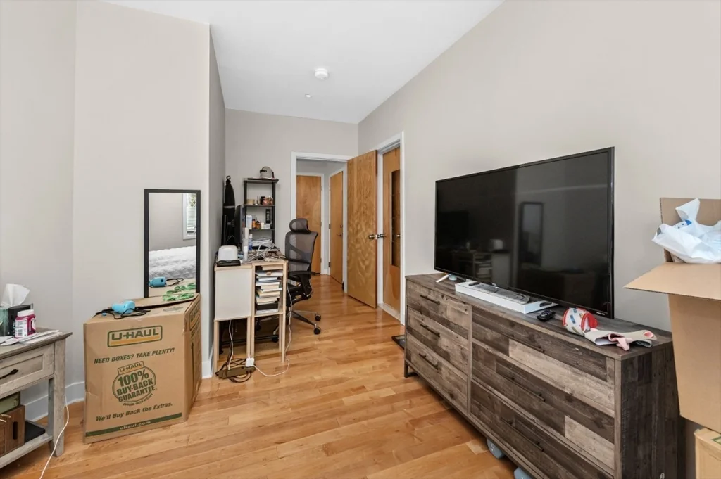 3 bed, 2 bath apartment for rent at 24 Bay State Rd Unit 5, Neighborhood Nine — photo 7 of 23