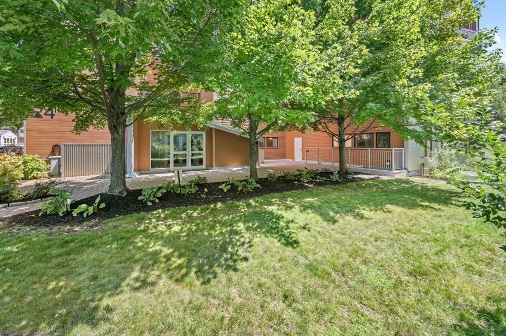 3 bed, 2 bath apartment for rent at 24 Bay State Rd Unit 5, Neighborhood Nine — photo 23 of 23