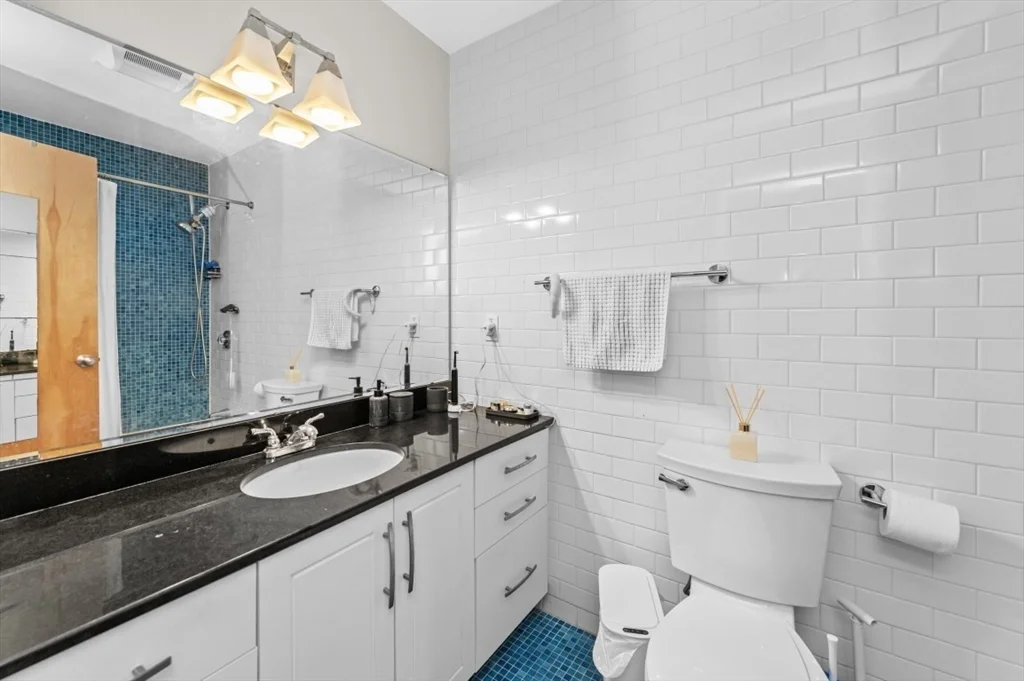 3 bed, 2 bath apartment for rent at 24 Bay State Rd Unit 5, Neighborhood Nine — photo 12 of 23