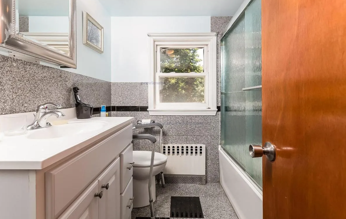 4 bed, 2 bath apartment for rent at 24 Bellamy St Unit 2, Brighton — photo 5 of 16