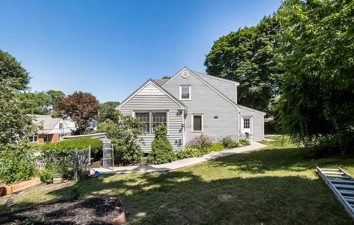 4 bed, 2 bath apartment for rent at 24 Bellamy St Unit 2, Brighton — photo 14 of 16