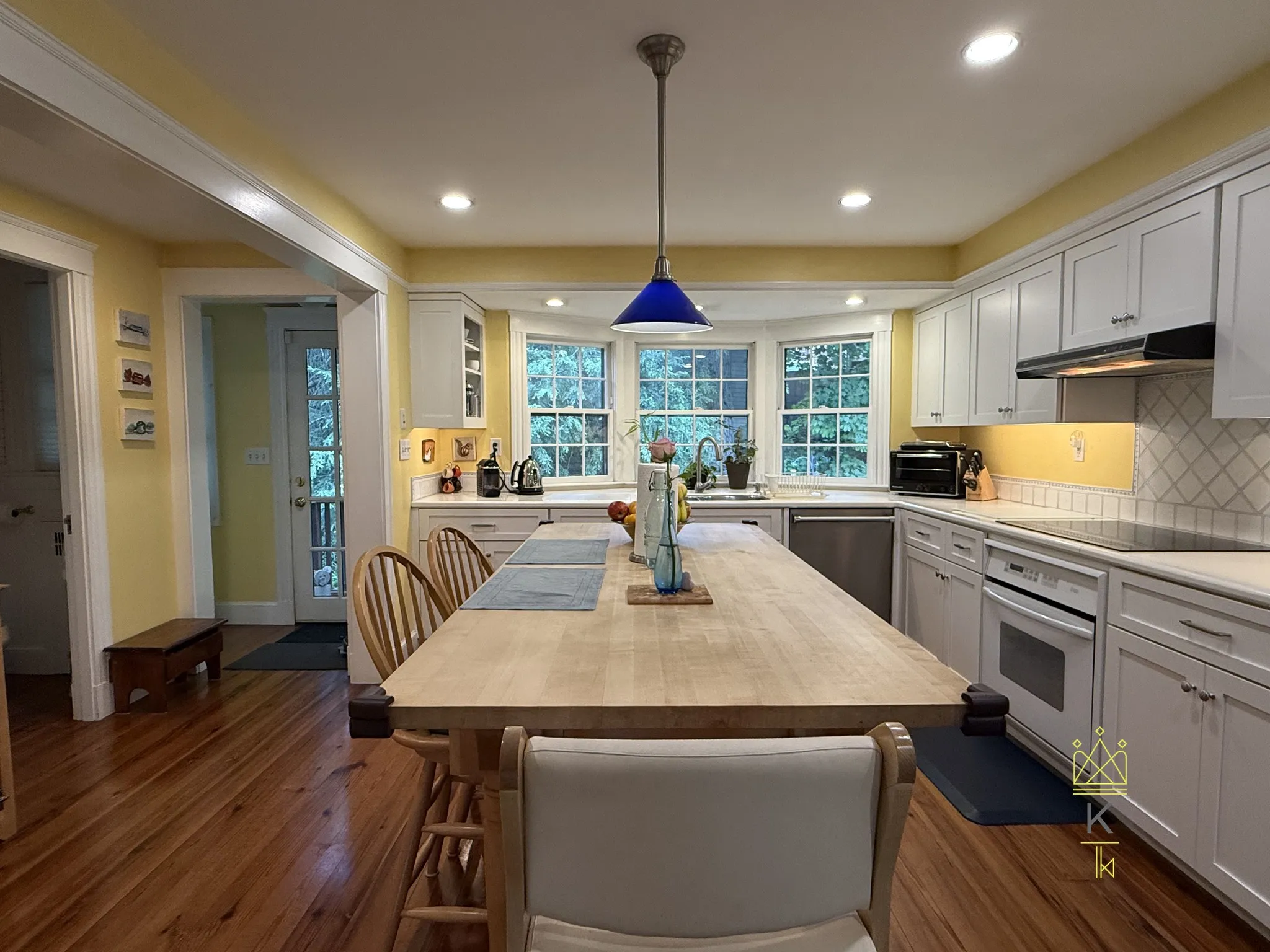 4 bed, 1.5 bath apartment for rent at 24 Beverly Rd Unit 1, Newton Highlands — photo 5 of 24
