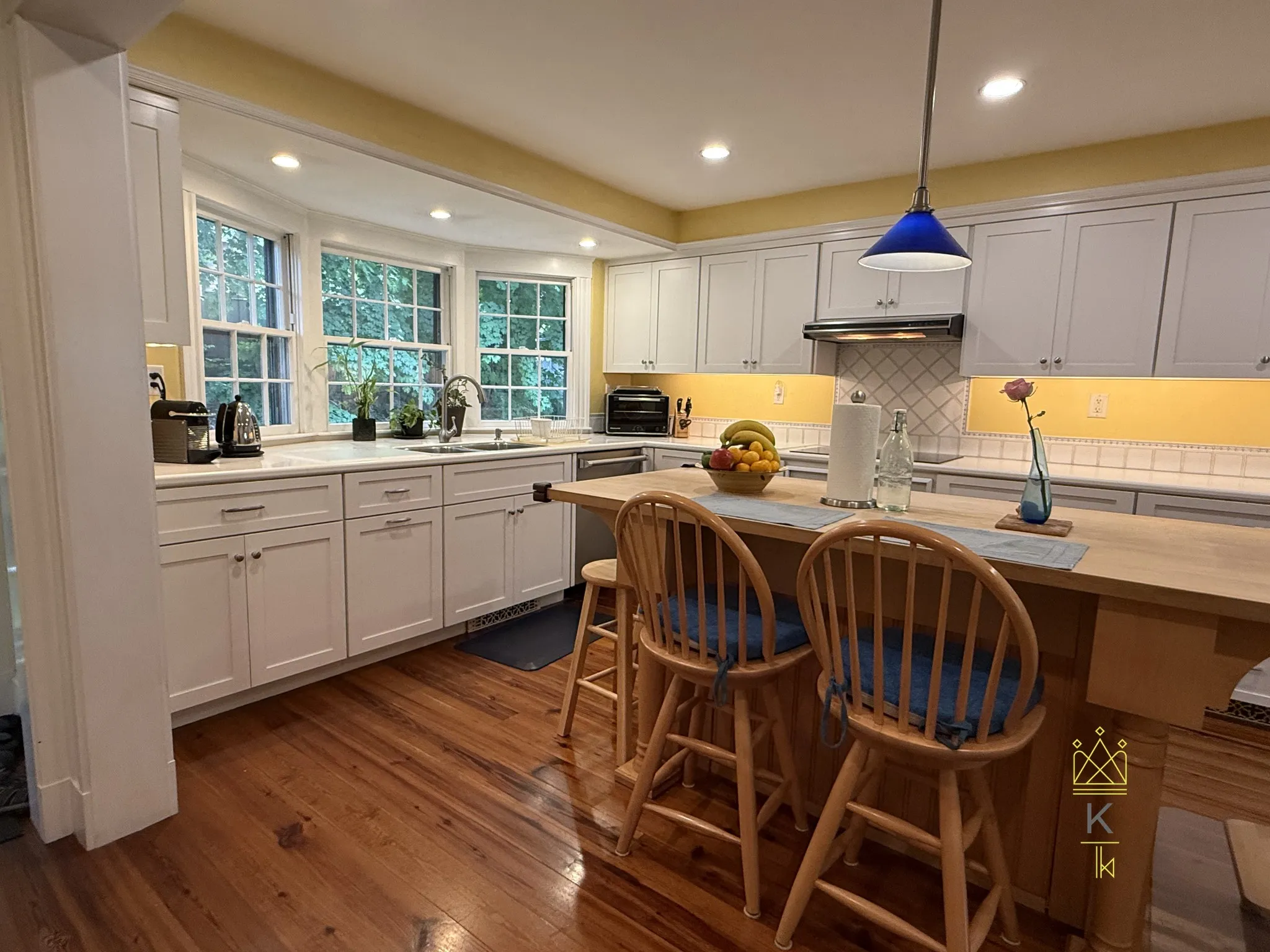 4 bed, 1.5 bath apartment for rent at 24 Beverly Rd Unit 1, Newton Highlands — photo 4 of 24