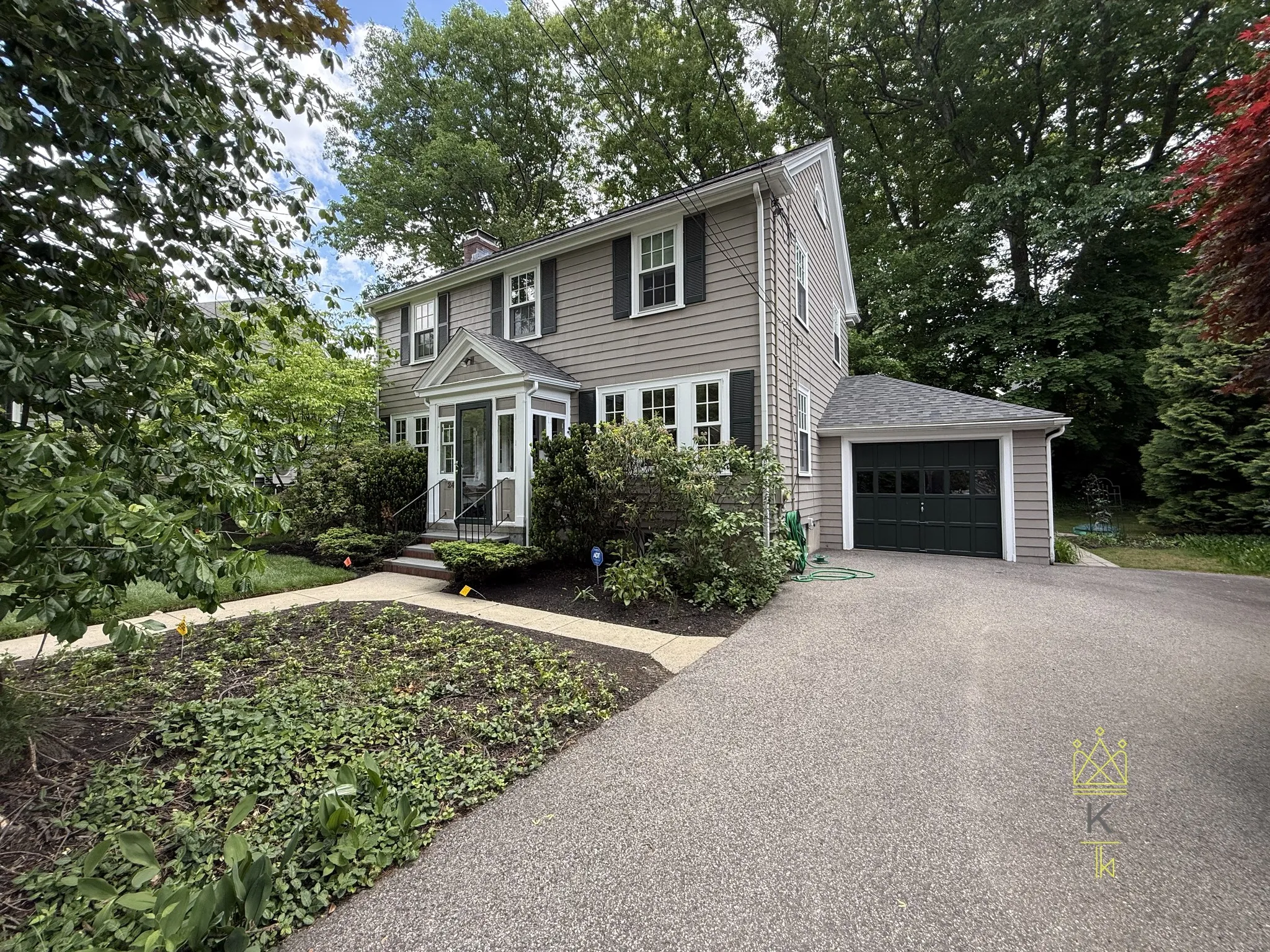 4 bed, 1.5 bath apartment for rent at 24 Beverly Rd Unit 1, Newton Highlands — photo 3 of 24