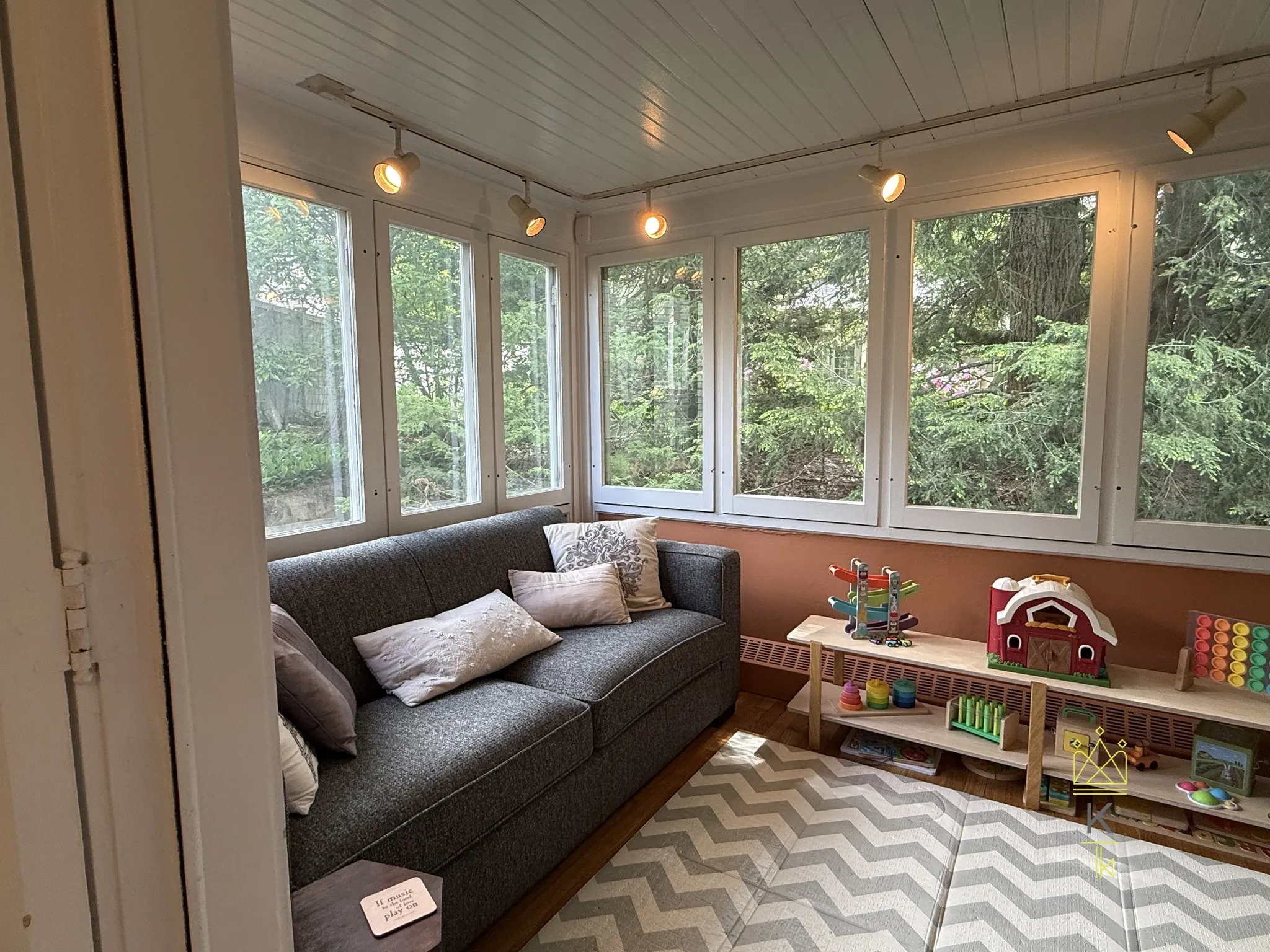 4 bed, 1.5 bath apartment for rent at 24 Beverly Rd Unit 1, Newton Highlands — photo 11 of 24