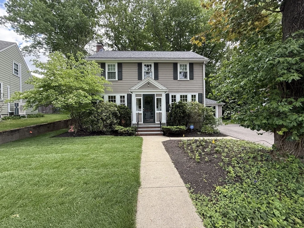 4 bed, 1 bath apartment for rent at 24 Beverly Rd Unit 24, Newton Highlands — photo 2 of 23
