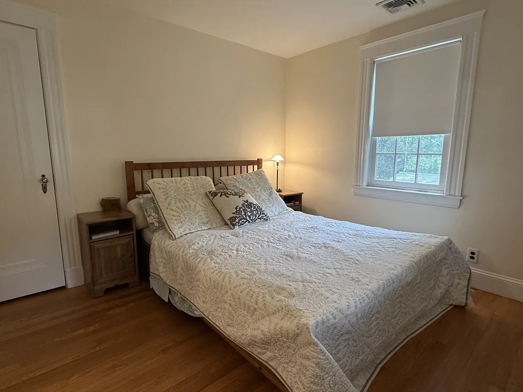 4 bed, 1 bath apartment for rent at 24 Beverly Rd Unit 24, Newton Highlands — photo 10 of 23