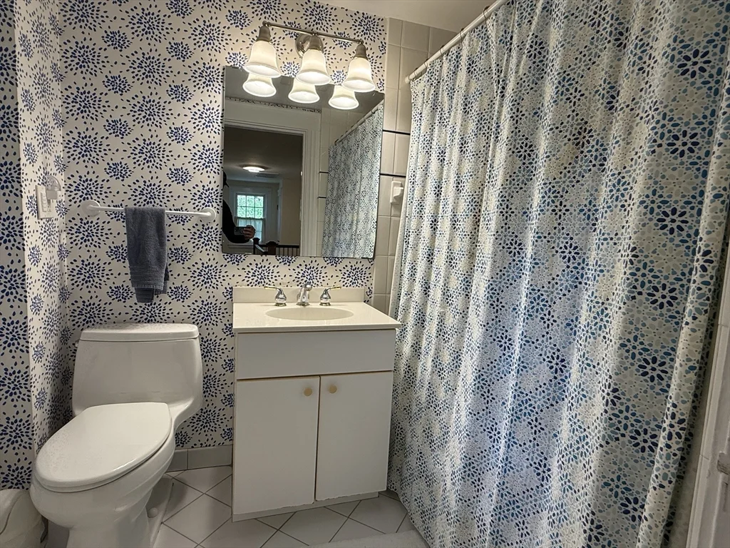 4 bed, 1 bath apartment for rent at 24 Beverly Rd Unit 24, Newton Highlands — photo 12 of 23
