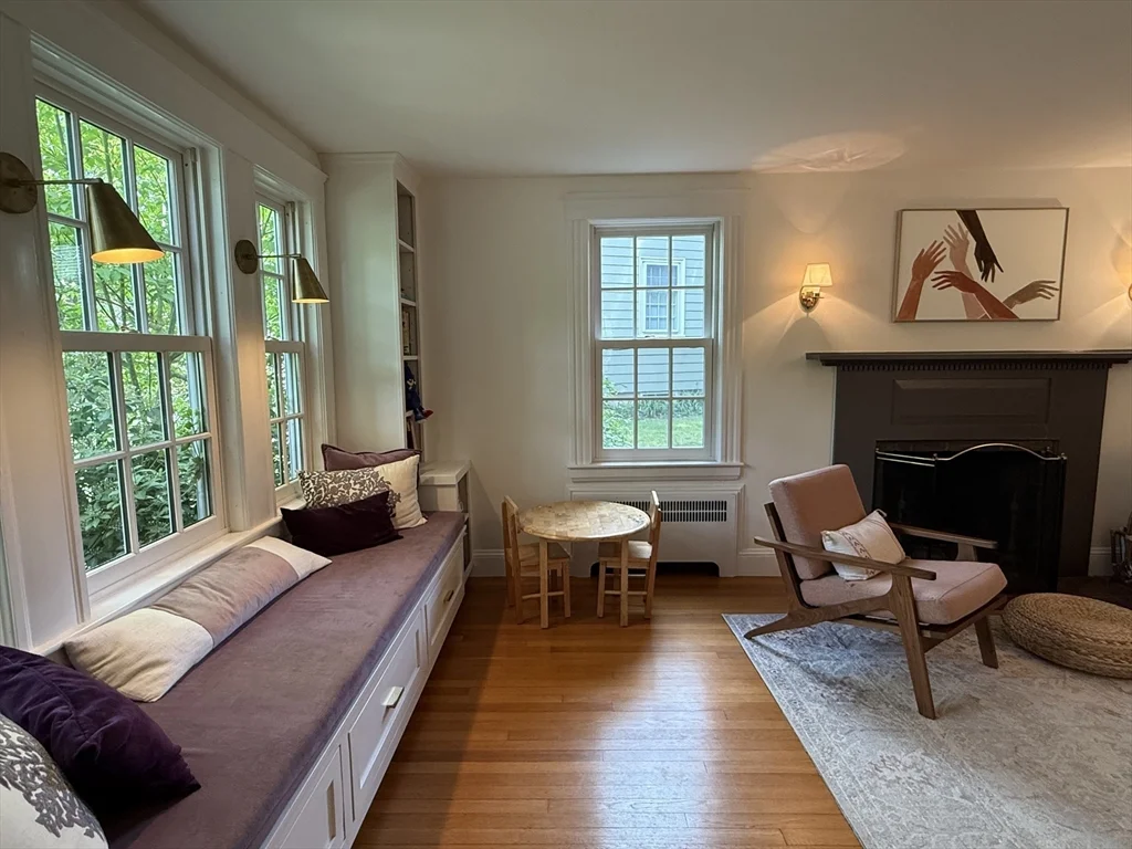 4 bed, 1 bath apartment for rent at 24 Beverly Rd Unit 24, Newton Highlands — photo 3 of 23