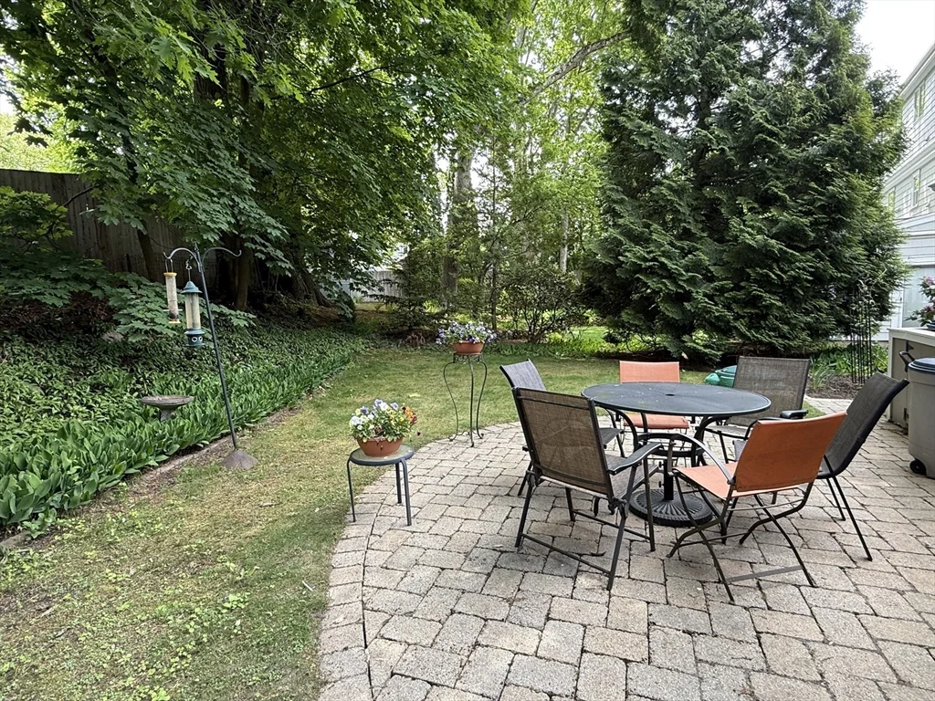 4 bed, 1 bath apartment for rent at 24 Beverly Rd Unit 24, Newton Highlands — photo 21 of 23
