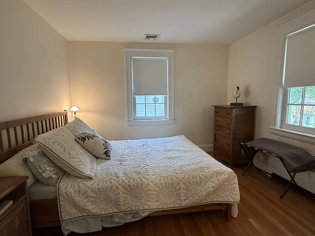 4 bed, 1 bath apartment for rent at 24 Beverly Rd Unit 24, Newton Highlands — photo 11 of 23