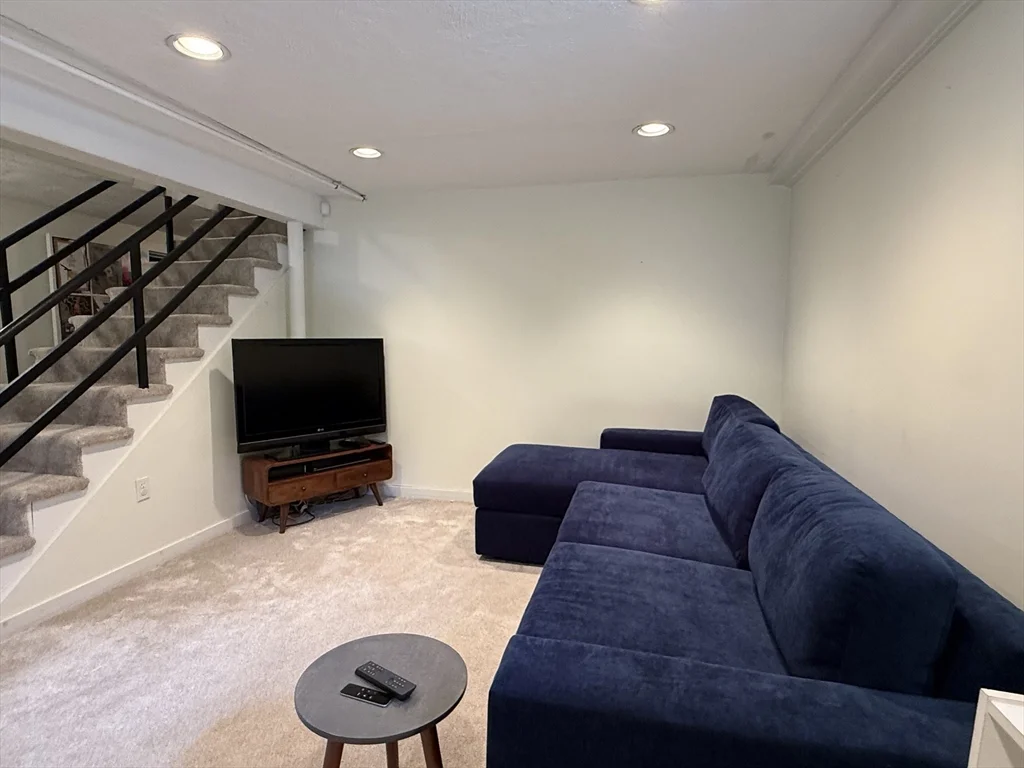 4 bed, 1 bath apartment for rent at 24 Beverly Rd Unit 24, Newton Highlands — photo 18 of 23