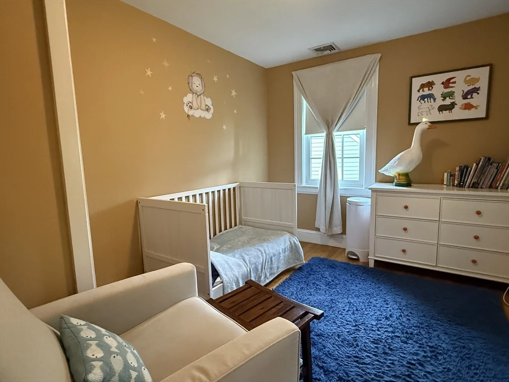 4 bed, 1 bath apartment for rent at 24 Beverly Rd Unit 24, Newton Highlands — photo 14 of 23