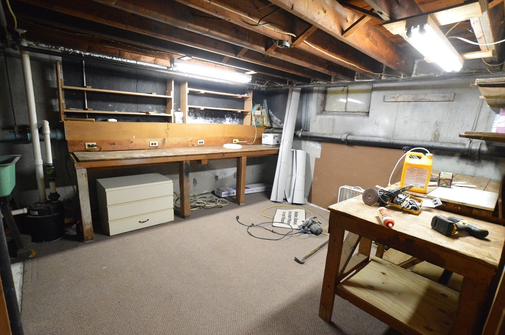 3 bed, 1 bath apartment for rent at 24 Beverly Unit 24, Marblehead — photo 15 of 15