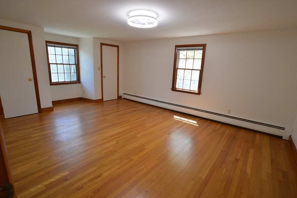3 bed, 1 bath apartment for rent at 24 Beverly Unit 24, Marblehead — photo 9 of 15