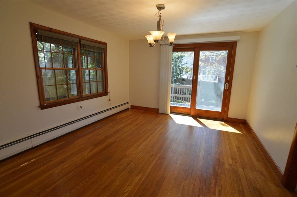 3 bed, 1 bath apartment for rent at 24 Beverly Unit 24, Marblehead — photo 4 of 15