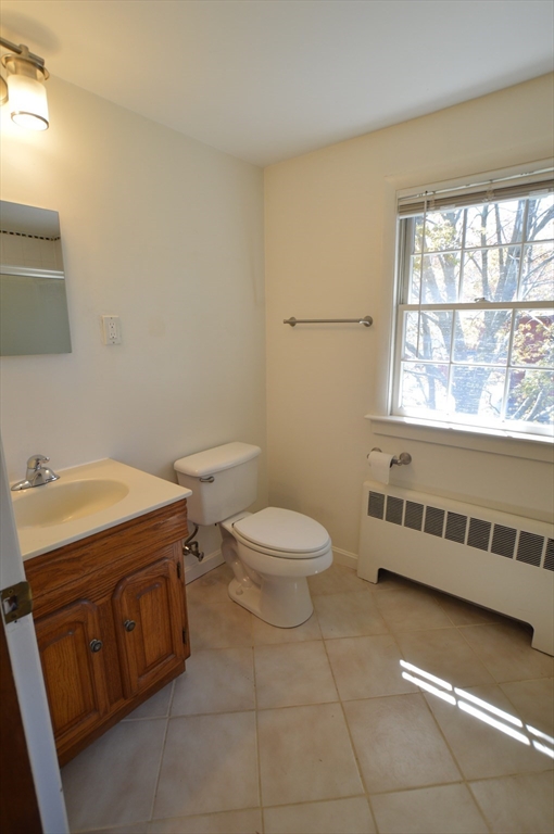 3 bed, 1 bath apartment for rent at 24 Beverly Unit 24, Marblehead — photo 5 of 15