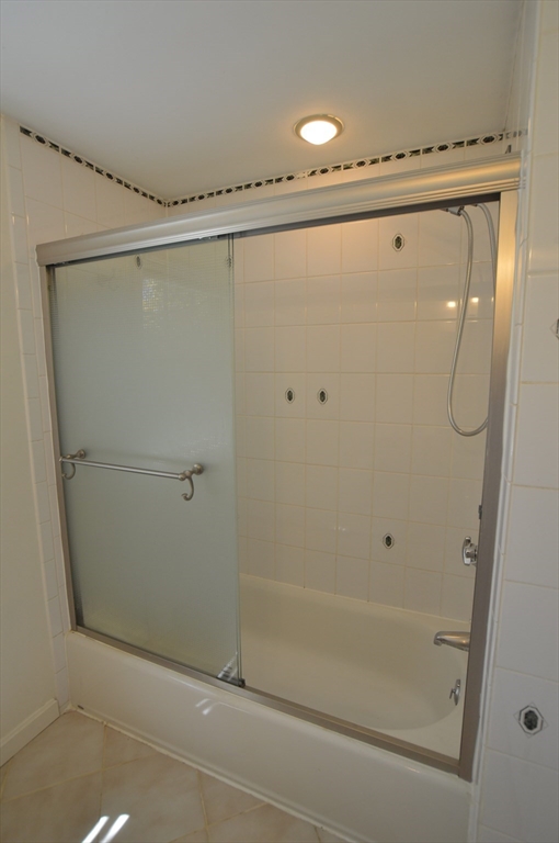 3 bed, 1 bath apartment for rent at 24 Beverly Unit 24, Marblehead — photo 6 of 15