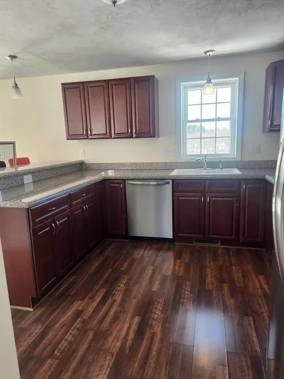 3 bed, 1 bath apartment for rent at 24 Bittersweet Blvd Unit 24, Worcester — photo 4 of 31