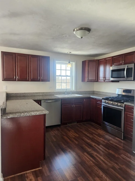 3 bed, 1 bath apartment for rent at 24 Bittersweet Blvd Unit 24, Worcester — photo 3 of 31