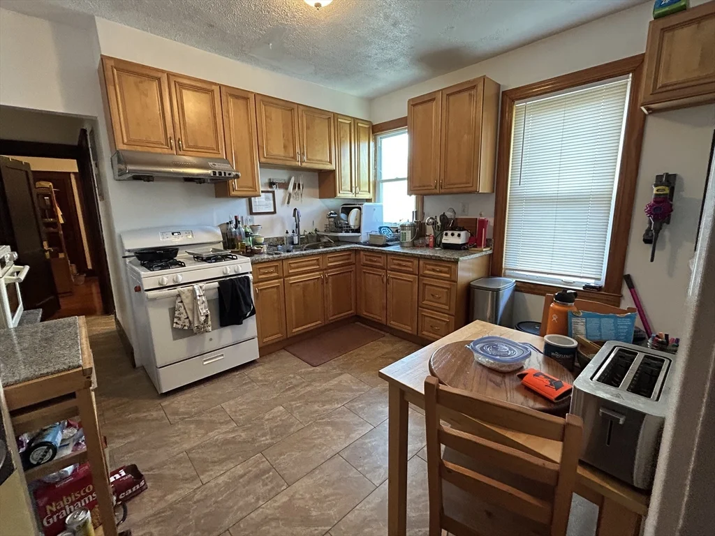 2 bed, 1 bath apartment for rent at 24 Boston Ave Unit 3-3, Ball Square — photo 2 of 11