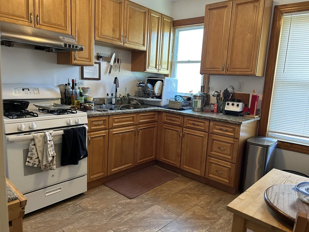 2 bed, 1 bath apartment for rent at 24 Boston Ave Unit 3, Ball Square