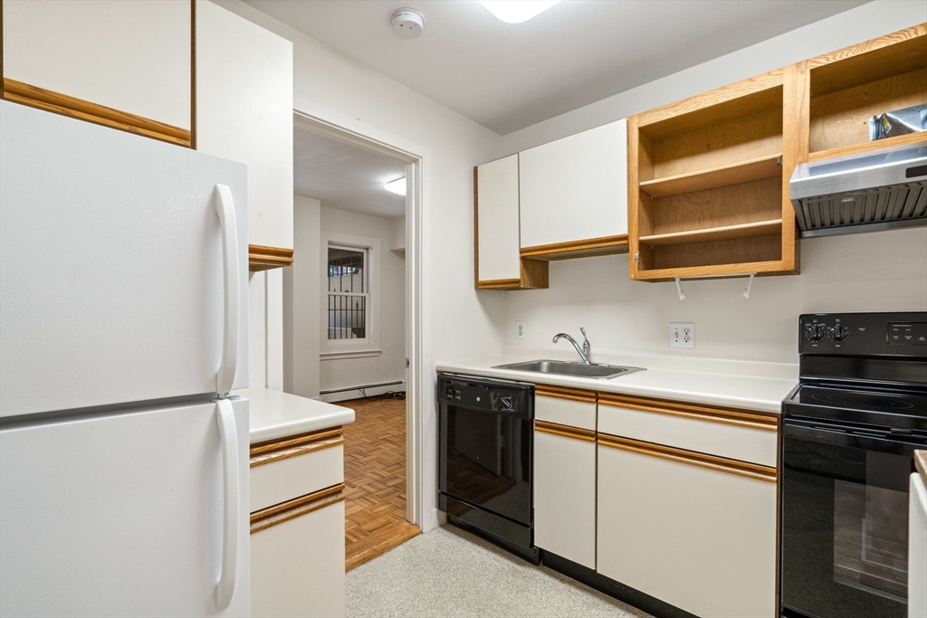 2 bed, 2 bath apartment for rent at 24 Braddock Park Unit 1, South End — photo 3 of 17