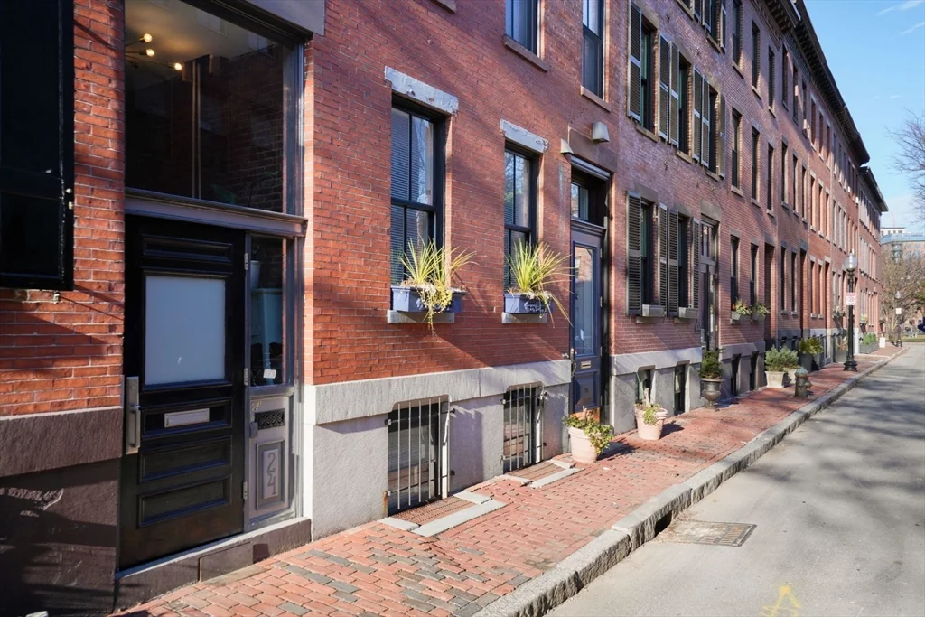 2 bed, 1 bath apartment for rent at 24 Bradford St Unit 1, South End — photo 1 of 20