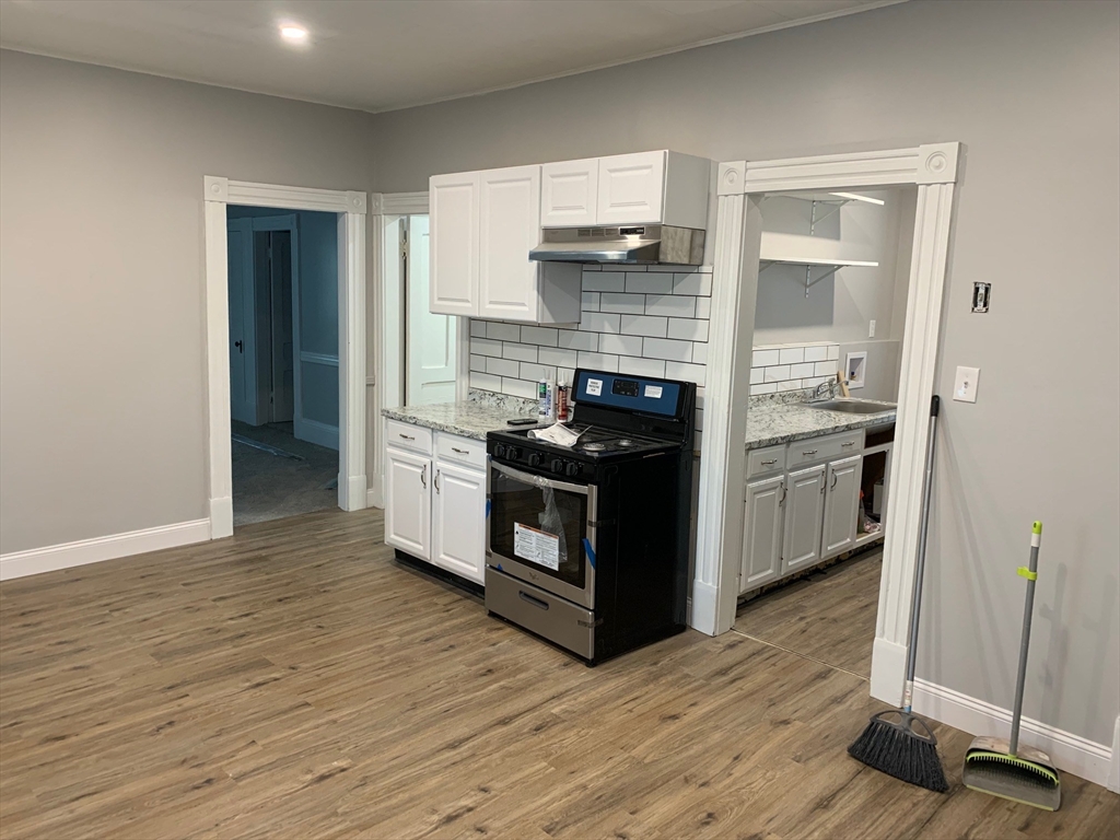 3 bed, 1 bath apartment for rent at 24 Brooks St Unit 1, Worcester — photo 1 of 12