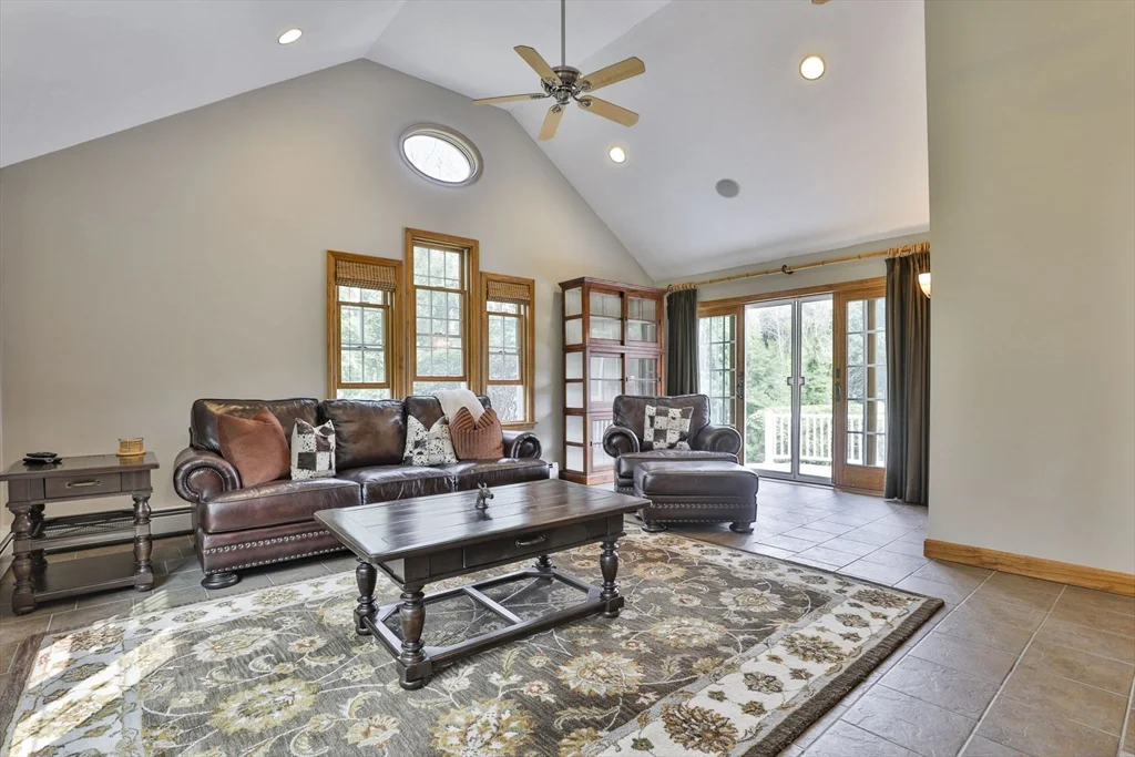 1 bed, 2 bath apartment for rent at 24 Browns Ln, West Newbury — photo 9 of 34