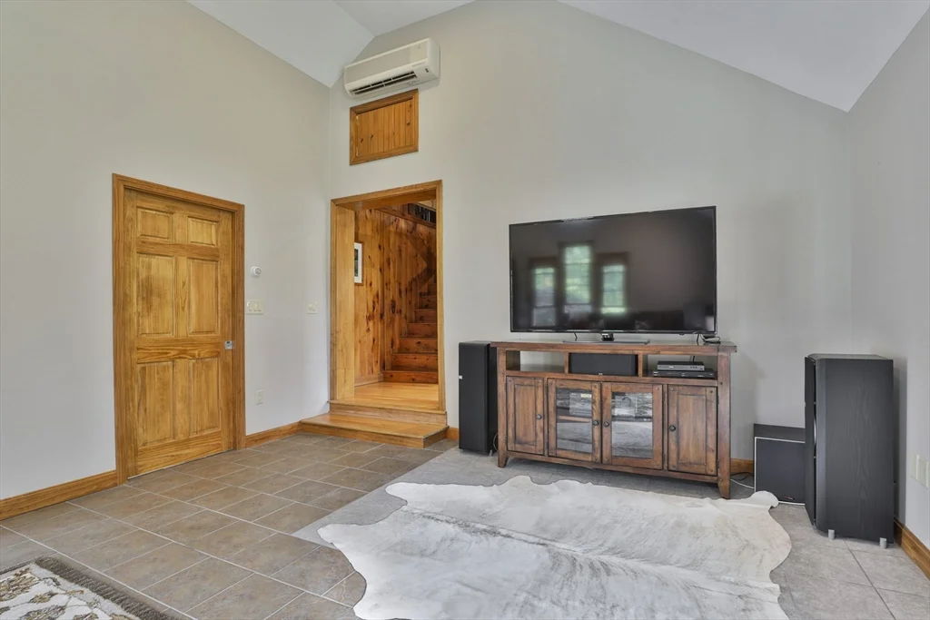1 bed, 2 bath apartment for rent at 24 Browns Ln, West Newbury — photo 13 of 34