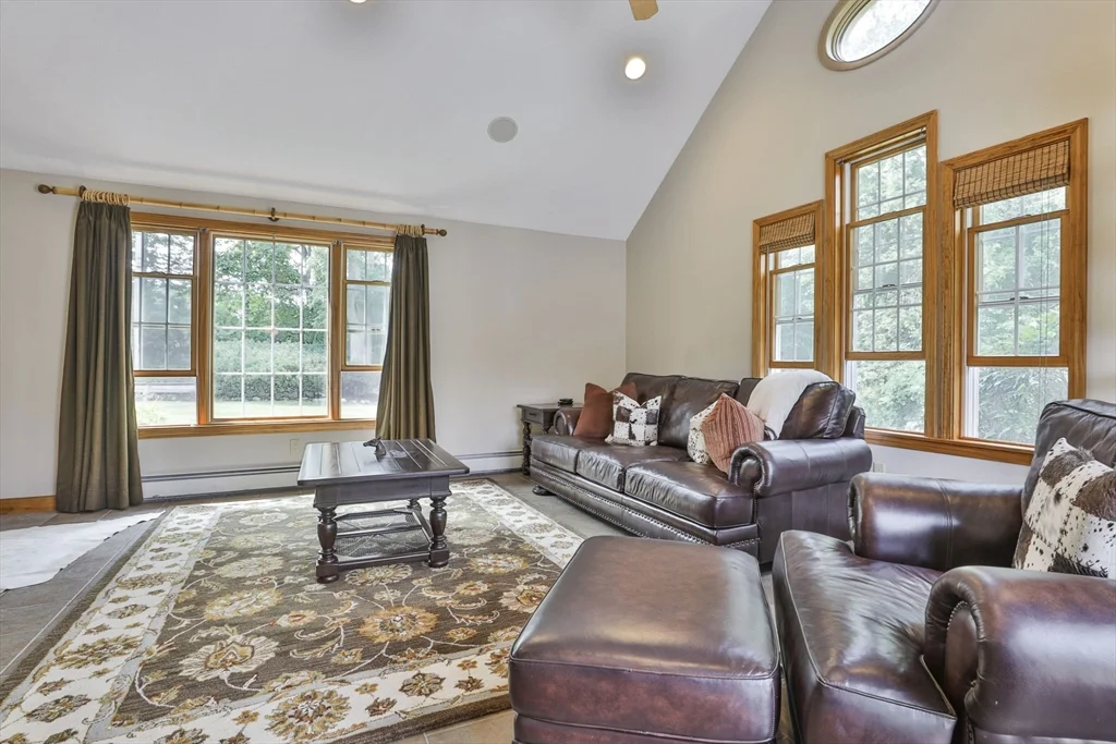1 bed, 2 bath apartment for rent at 24 Browns Ln, West Newbury — photo 11 of 34