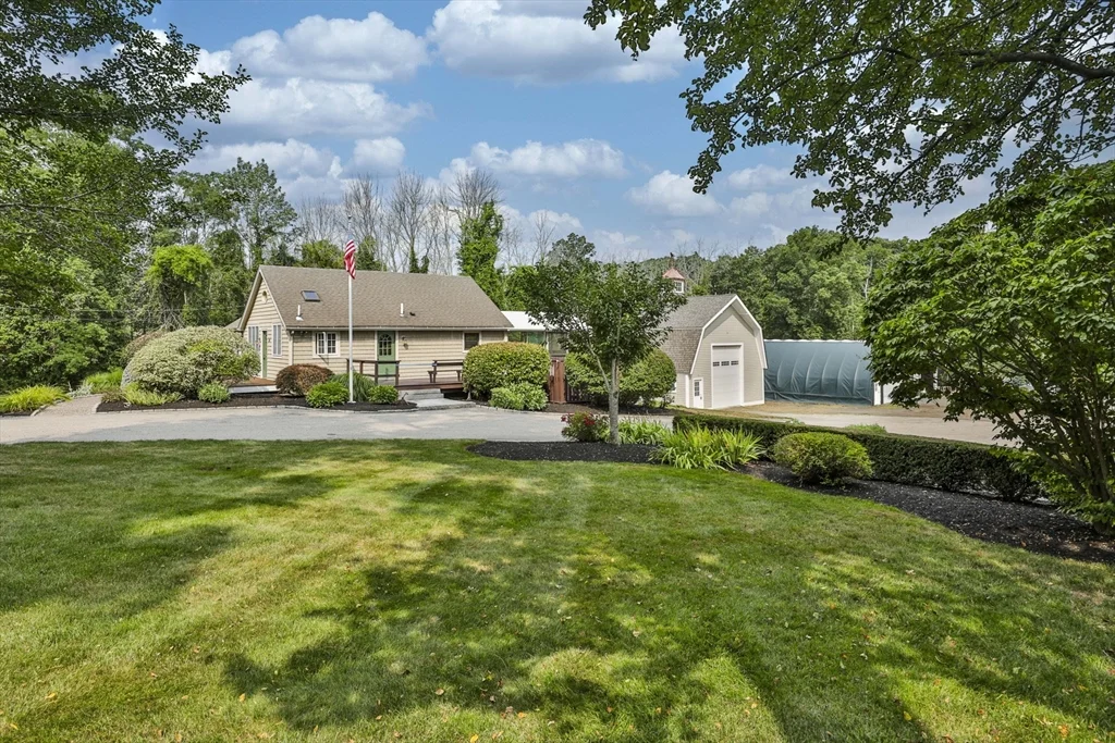 1 bed, 2 bath apartment for rent at 24 Browns Ln, West Newbury — photo 4 of 34