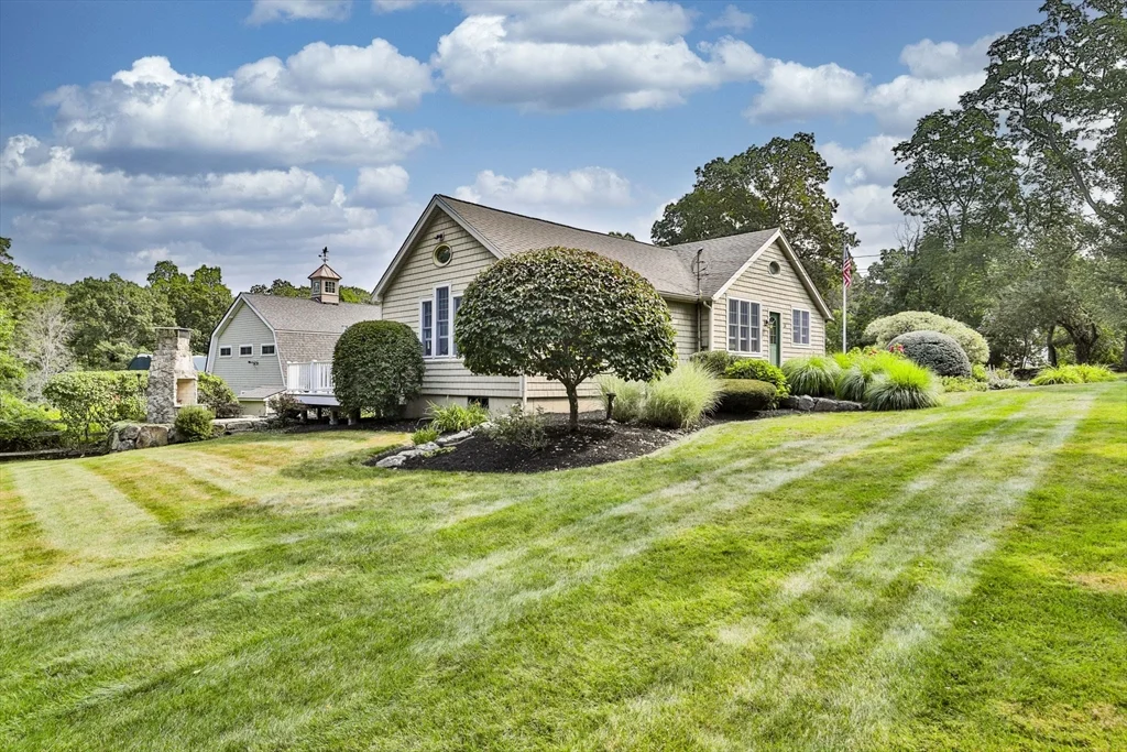 1 bed, 2 bath apartment for rent at 24 Browns Ln, West Newbury — photo 2 of 34