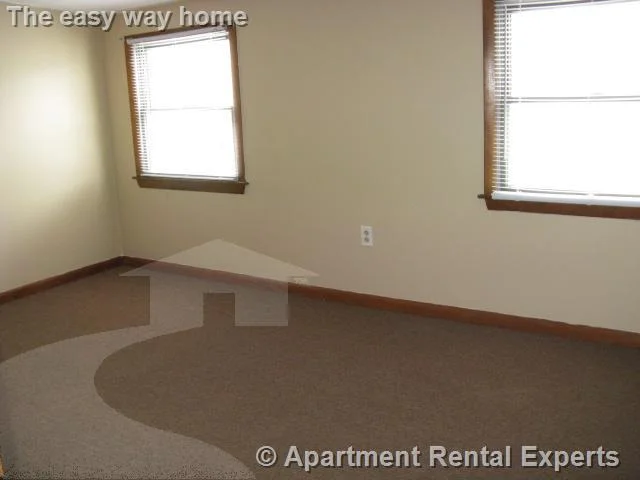 5 bed, 2 bath apartment for rent at 24 Burget Ave, Tufts — photo 8 of 13