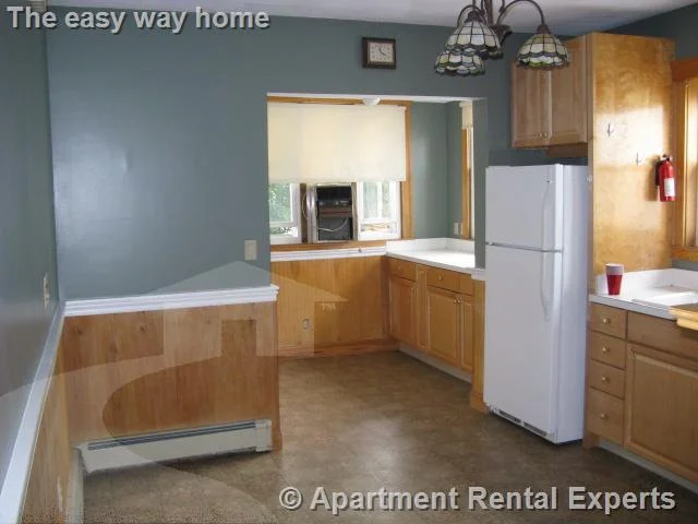 5 bed, 2 bath apartment for rent at 24 Burget Ave, Tufts — photo 3 of 13