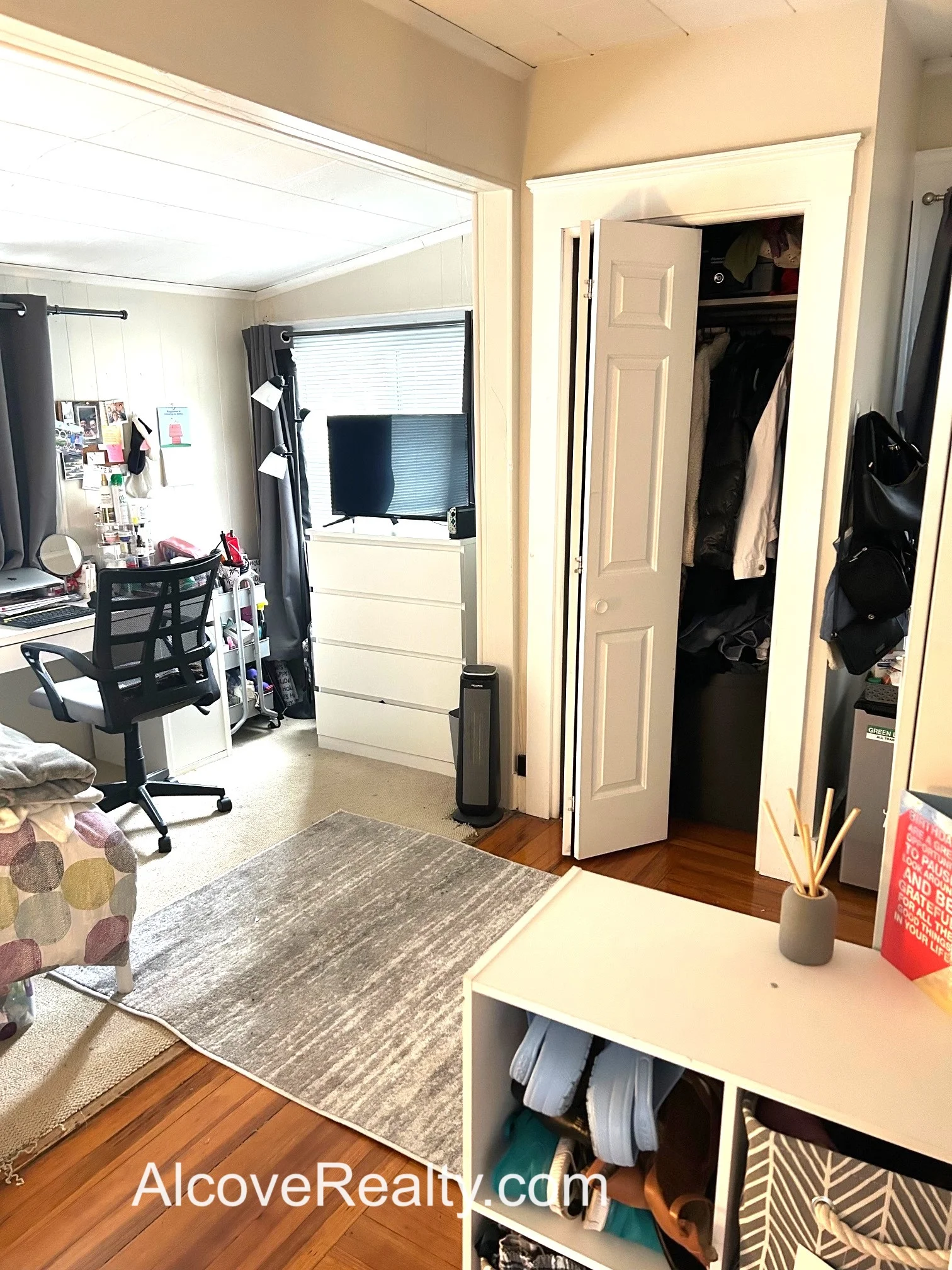 3 bed, 1 bath apartment for rent at 24 Burnham St Unit 2, Tufts — photo 11 of 12