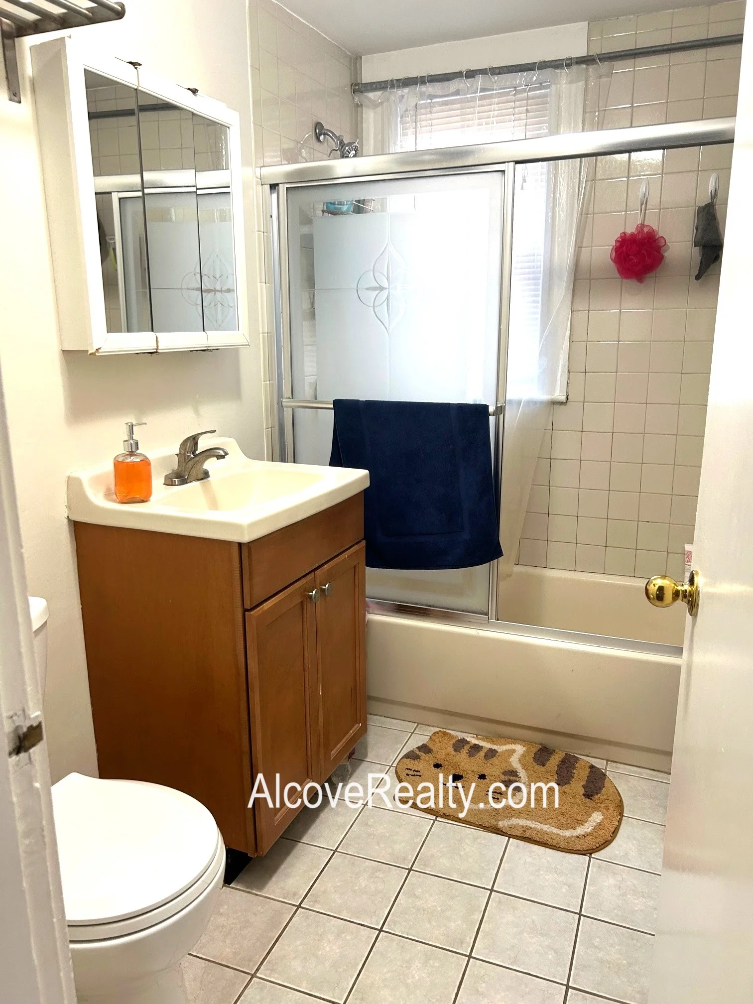 3 bed, 1 bath apartment for rent at 24 Burnham St Unit 2, Tufts — photo 12 of 12