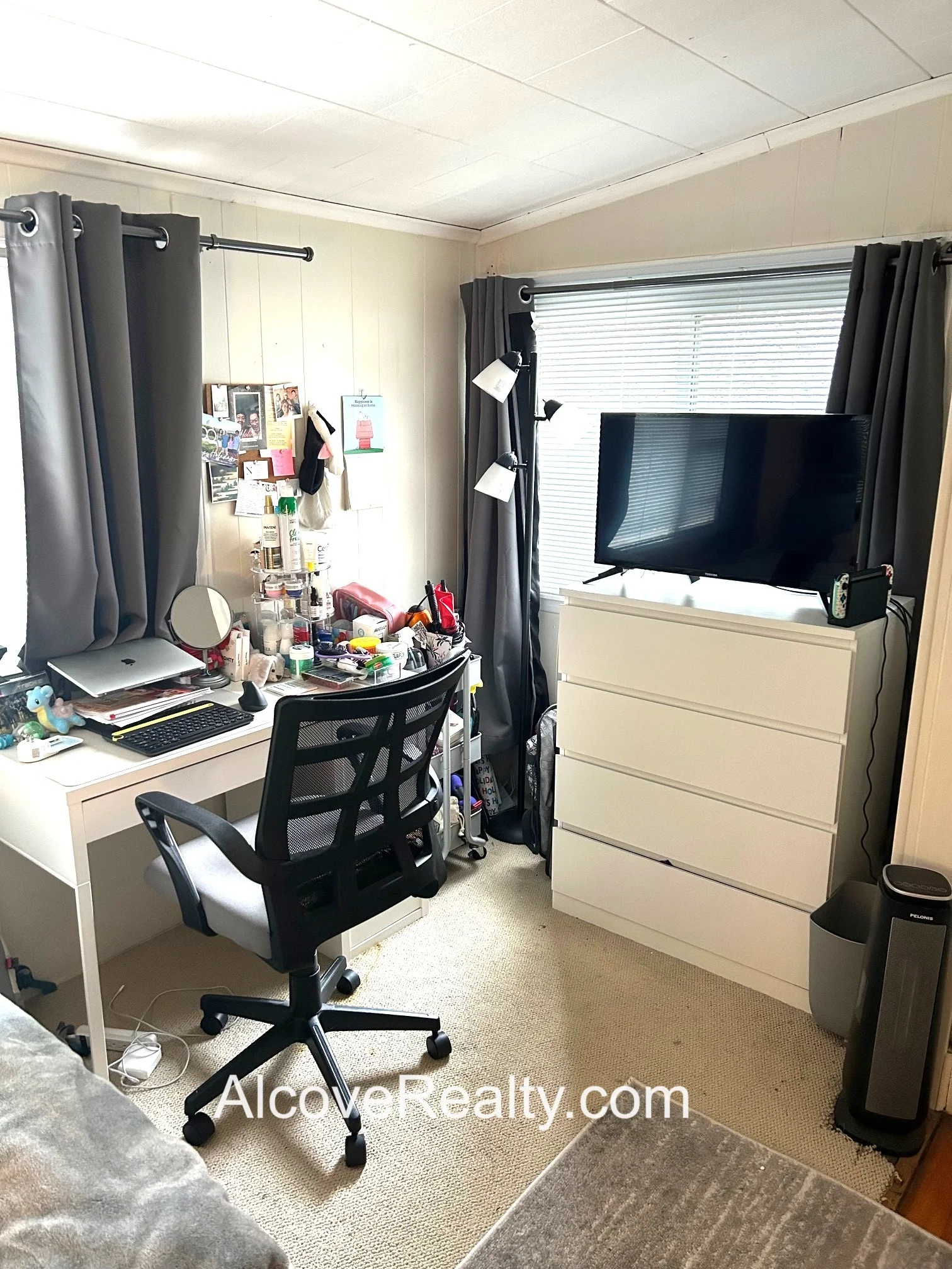 3 bed, 1 bath apartment for rent at 24 Burnham St Unit 2, Tufts — photo 9 of 12