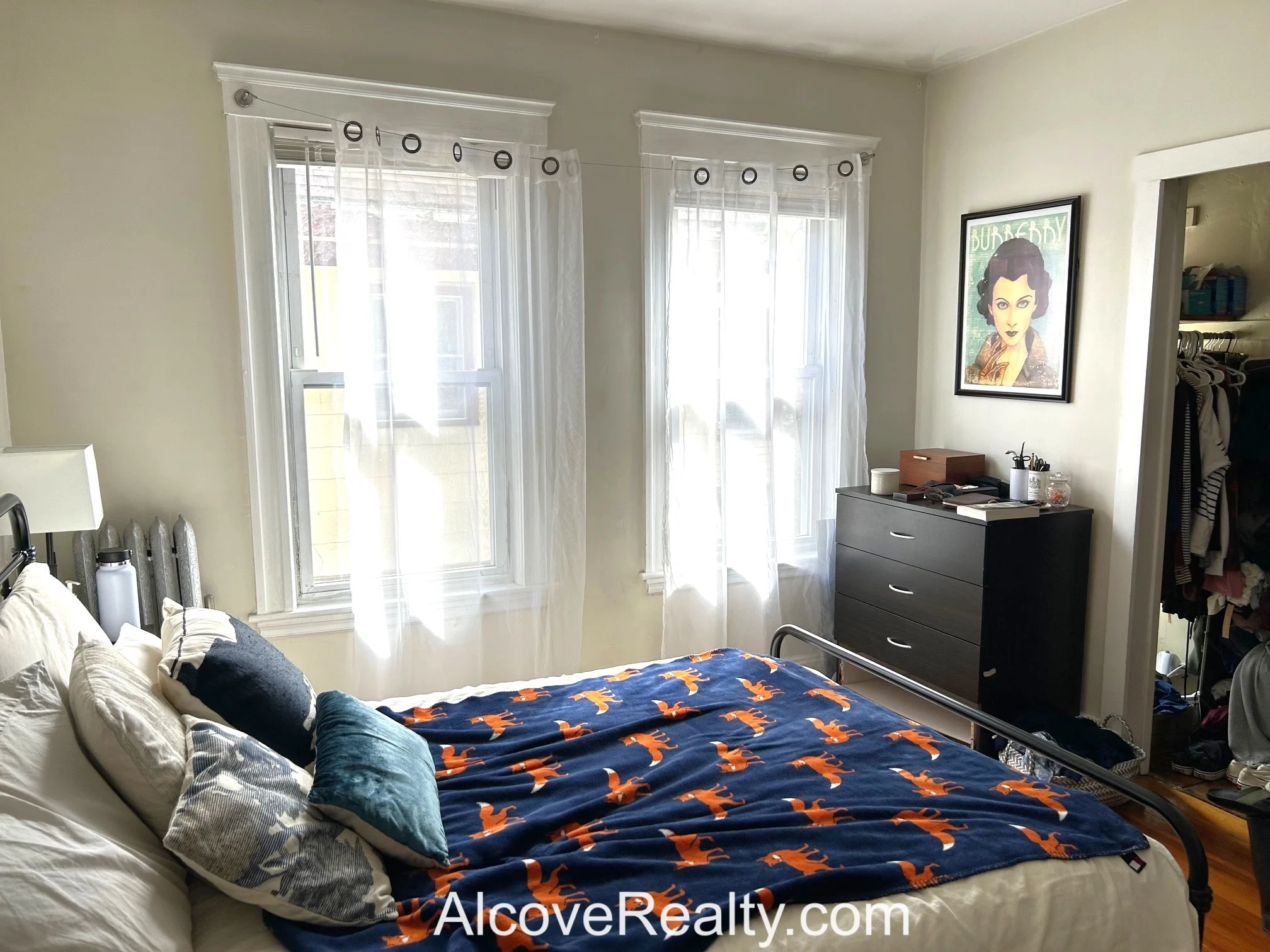 3 bed, 1 bath apartment for rent at 24 Burnham St Unit 2, Tufts — photo 5 of 12