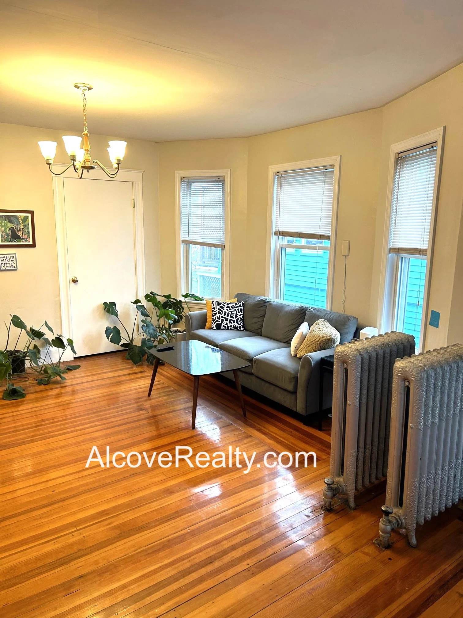 3 bed, 1 bath apartment for rent at 24 Burnham St Unit 2, Tufts — photo 1 of 12