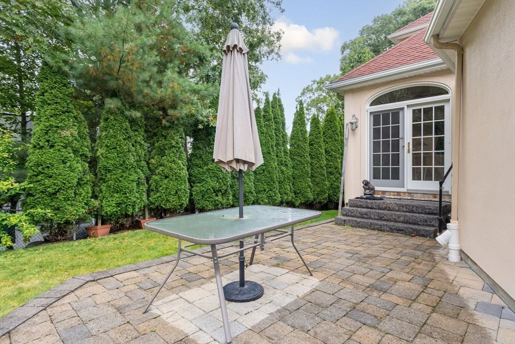 5 bed, 3 bath apartment for rent at 24 Carthay Cir, Newton Highlands — photo 22 of 25
